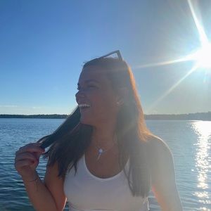 Meet your Posher, Carly